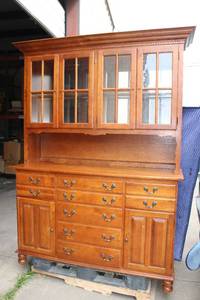 lot 450 image: 2-Piece Lighted China Hutch by Keller Corydon Plant