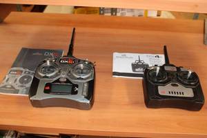 lot 439 image: Spektrum DX4e and DX6i Remote Controls