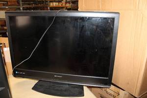 lot 473 image: Emerson 32 LCD TV - Model LC320EM1F
