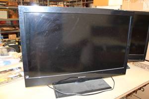 lot 474 image: Emerson 32 LCD TV - Model LC320EM2