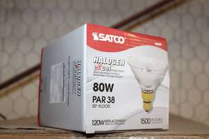 lot 516 image: Box of Satco Halogen 80W Bulbs