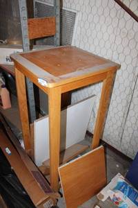 lot 525 image: Lecture Stand (Broken Bottom Crossbar)