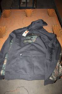 lot 550 image: Snap-On Zippered Hoodie Size 3XL  Still with Tag