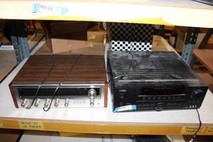 lot 555 image: Pioneer Stereo Receiver, KLH Receiver