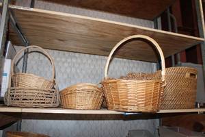 lot 562 image: Baskets