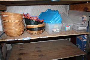 lot 563 image: Small Baskets and Plastic Tubs