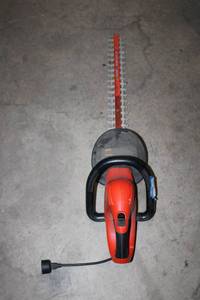 lot 590 image: Black & Decker 24 Hedge Trimmer