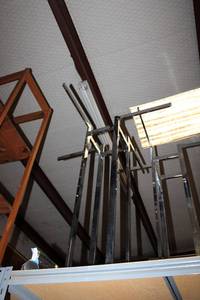 lot 607 image: Chrome Display Rack with 4 Arms on Wheels