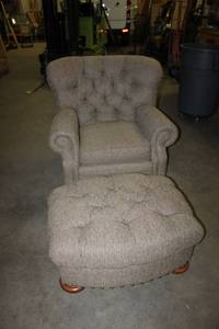 lot 629 image: La-Z-Boy Arm Chair (Leans Back) and Ottoman
