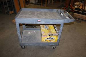 lot 630 image: Rubbermade Commercial Push Cart
