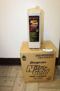 lot 173 image: Snap On Nitro Gold Hand Cleaner