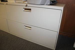 lot 109 image: Lateral File Cabinet with Key 42 W x 19D x 28H