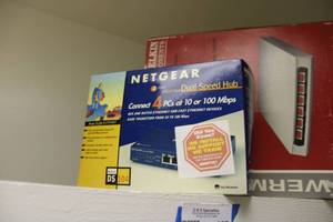 lot 127 image: Netgear Dual Speed Hub, and Power master Belkin Component