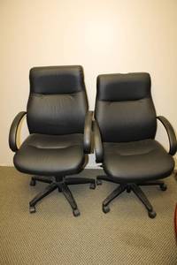 lot 169 image: 2 Black Cushioned Rolling Office Chair with Adjustable Height