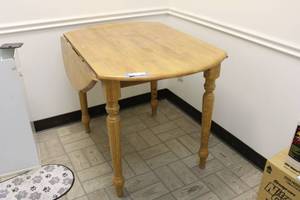 lot 172 image: 40 Round Drop Leaf Kitchen Table