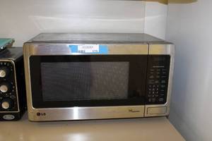 lot 175 image: LG Microwave as shown