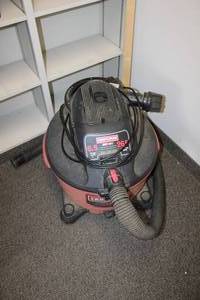 lot 185 image: Craftsman 16 Gallon WetDry Vac