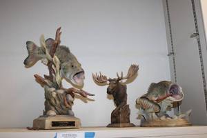lot 194 image: Fish and Moose Figurines Moose sarked MCSI 2006, Fish marked MCSI 2004 Explosive