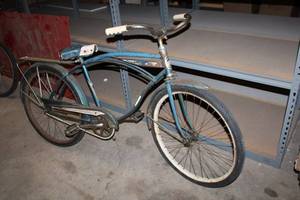 lot 18 image: Vintage Bicycle Columbia Thunderbolt with Dallas City Bike License Sticker from 1962-63