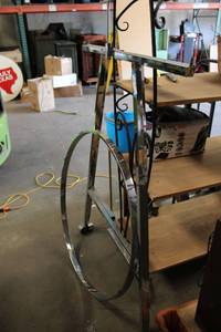 lot 756 image: Chrome Circle Display Rack on Wheels