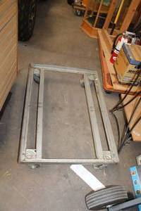 lot 762 image: Steel Dolly