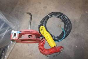 lot 777 image: Air Hoses with Metal Reel