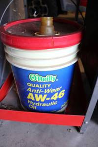 lot 781 image: Bucket of OReilly AW-46 Hydraulic Oil