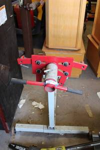 lot 784 image: Rolling Rotating Larin Engine Stand 750Lb. Capacity