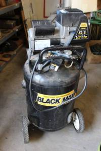 lot 794 image: Black Max 27 Gallon Air Compressor