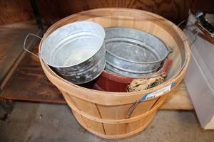 lot 823 image: Bushel Baskets and Small Metal Tubs