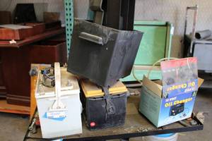 lot 912 image: Used Batteries, Electric Oil Changer