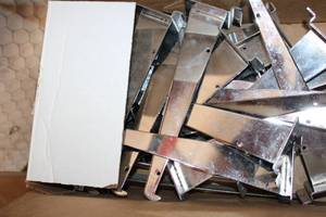 lot 923 image: Slat Wall Chrome Brackets - 4 Boxes