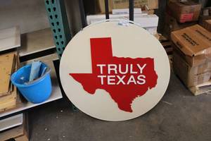 lot 953 image: Truly Texas Circle Sign as shown