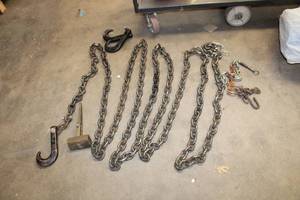 lot 994 image: Large Chain and Hooks