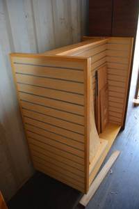 lot 851 image: Slat Wall 2-Sided Display Cabinet with Shelves