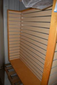 lot 869 image: Slat Wall 2-Sided Display Cabinet