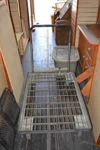 lot 879 image: Rolling Metal Push Cart 42 x 29