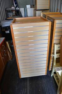 lot 878 image: 4-Sided Slat Wall Display with Interior Storage Shelves