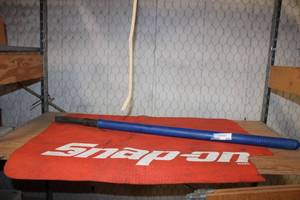 lot 644 image: Pry Bar and Snap On Rubber Mat