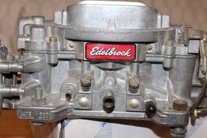 lot 646 image: Edelbrock Carburetor 1406--2070