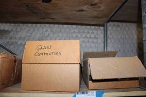 lot 686 image: Glass Shelf Connectors - 2 Boxes