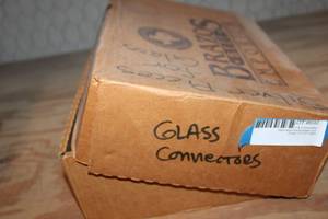 lot 690 image: Glass Shelf Connectors (Mixed) - 1 Box