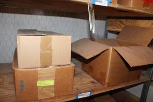 lot 697 image: Slat Wall Hooks, Chrome and White Arm Brackets - 3 Boxes