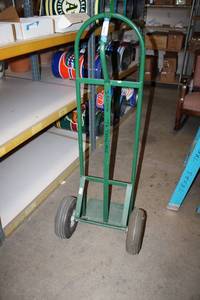 lot 725 image: Green Hand Truck Dolly
