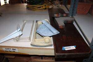 lot 722 image: Wooden Wall Shelf, Plastic Roll  Holders and Wall Brackets