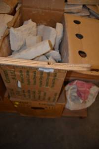 lot 985 image: Flat Wall Stones - 2 Boxes