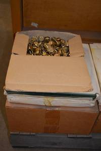 lot 959 image: 12 Square Glass Shelves and metal Glass Connectors