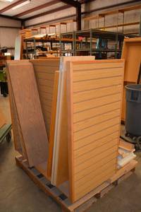 lot 948 image: 2-Sided Slat Wall Display Cabinet