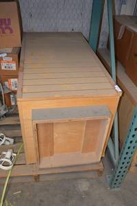 lot 971 image: 4-Sided Slat Wall Display Cabinet
