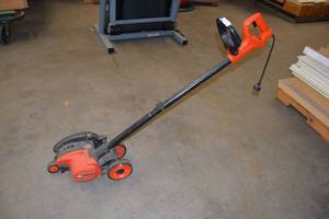 lot 945 image: Black & Decker Edge Hog